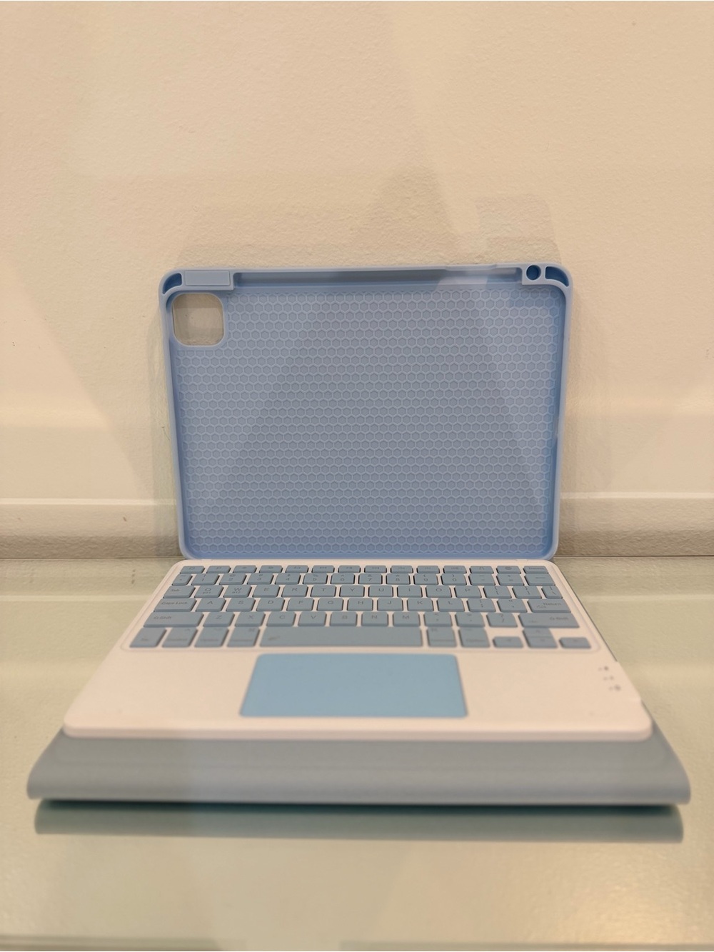 IPAD - Tablet Keyboard Case with Built-In Trackpad